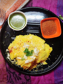 સુરતી ચીઝ લોચો (Surti Cheese Locho Recipe In Gujarati) રેસીપી મુખ્ય ફોટો