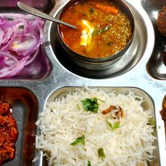 A picture of Karachi Famous 52 Thali Daal Chawal.