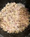Pasta de tiburón con nata y bacon