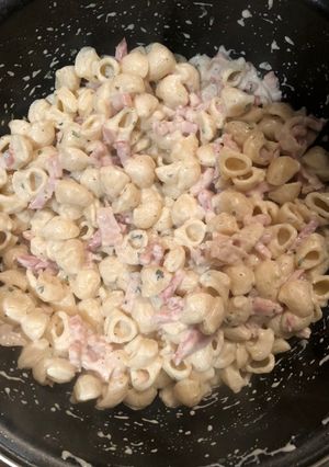 Una foto de Pasta de tiburón con nata y bacon