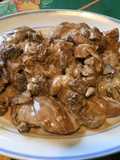 Poularde fermière aux morilles, vin blanc et crème d'échalotes