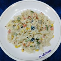 A picture of White sauce pasta.