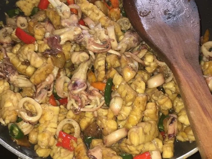 Langkah Mudah untuk Membikin Resep  Tumis tempe cumi asin yang Enak Banget, Lezat