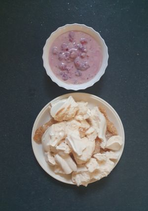 A picture of Raspberries Meringue an Toffee Custard.