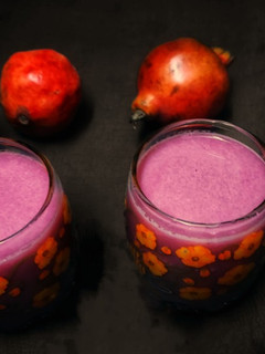 ஆப்பிள் மாதுளை ஜூஸ்(apple pomegranate juice recipe in tamil) செய்முறை முக்கிய புகைப்படம்