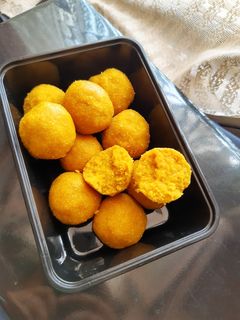 बेसन के लड्डू (besan ke ladoo recipe in Hindi) रेसिपी मुख्य फोटो