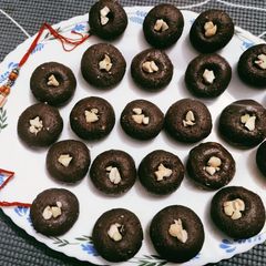 Instant Crunchy Chocolate Dryfruit Peda A picture of Instant Crunchy Chocolate Dryfruit Peda.