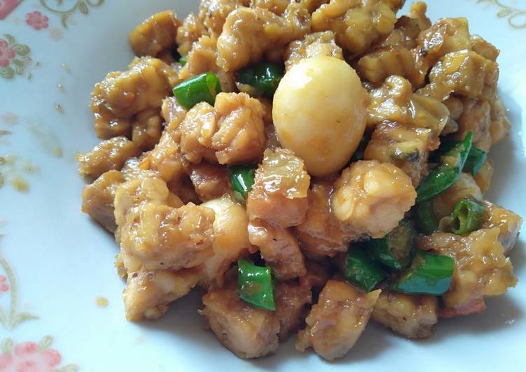 Orek tempe telor puyuh lombok ijo