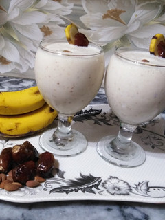 A picture of Healthy dates almond &banana shake with healthy fruit chart😊.