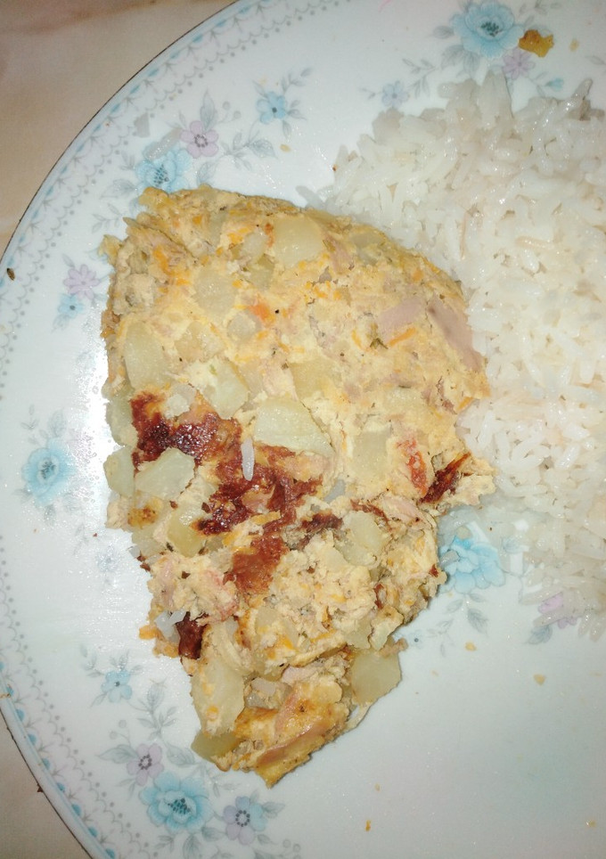 Una foto de Tortilla de atún y papa