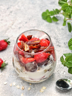 Foto resep Healthy Granola Parfait with Homemade Yogurt