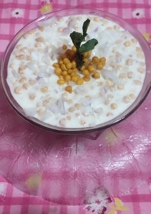 बूंदी प्याज़ का रायता (Boondi pyaz ka raita recipe in Hindi) रेसिपी मुख्य फोटो