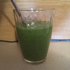 A picture of Green smoothie drink.