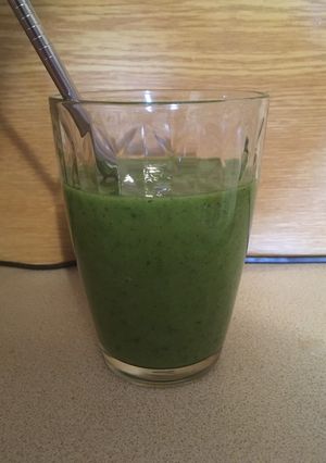 A picture of Green smoothie drink.