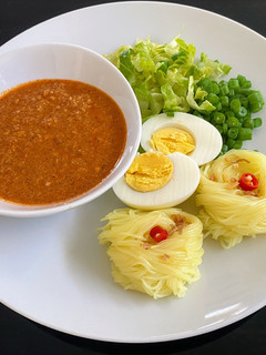 A picture of Angel Fish Curry Sauce with Rice Vermicelli.