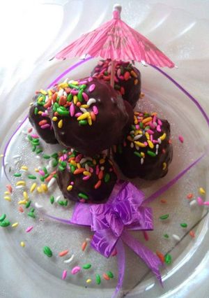 डेट्स चॉकलेट बॉल्स (Dates chocolate balls recipe in hindi) रेसिपी मुख्य फोटो