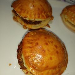 One layer Pattie in pateela A picture of One layer Pattie in pateela.