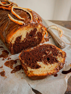 Una foto de Plum cake de naranja y chocolate 🍊