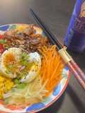 À la Azjatycki Bowl z Ryżem i Kurczakiem Teriyaki