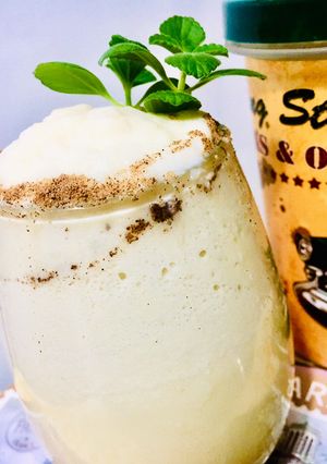 Una foto de LICUADO DE MANZANAS 🍏 VERDES 🍏 CON LECHE 🥛🍶