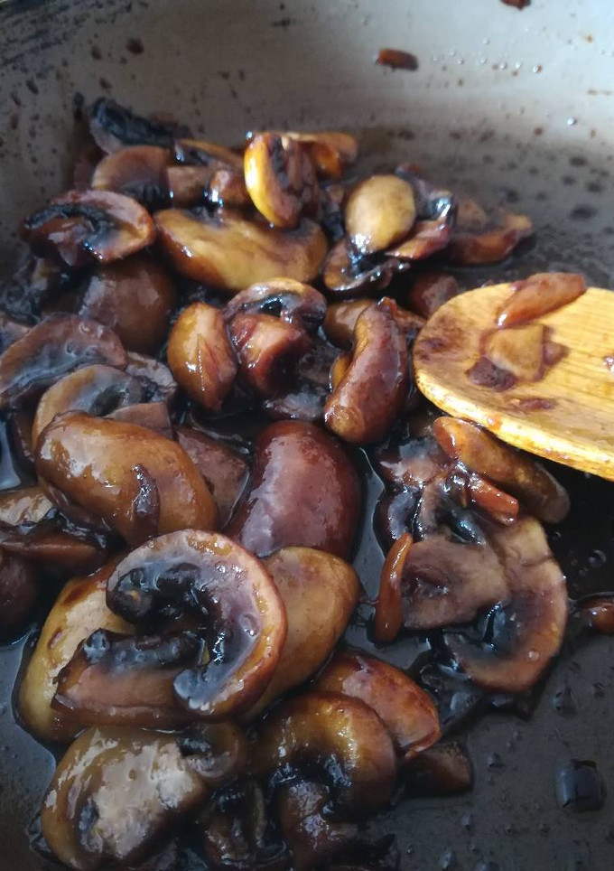 Una foto de Portobello con reducción al vermout y soya sauce