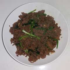 รูปของ Daging sapi cacah masak daun ketumbar