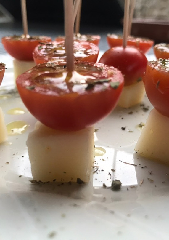 Una foto de Pinchos de queso y tomatitos cherry con Vidalim kids, para mis peques