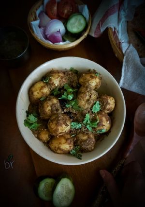 ধনিয়া চাটনি দম আলু(dhaniya chutney dum aloo recipe in bengali) রেসিপির প্রধান ছবি