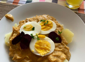 Una foto de Ají de Gallina - Tradicional Comida Peruana 🇵🇪