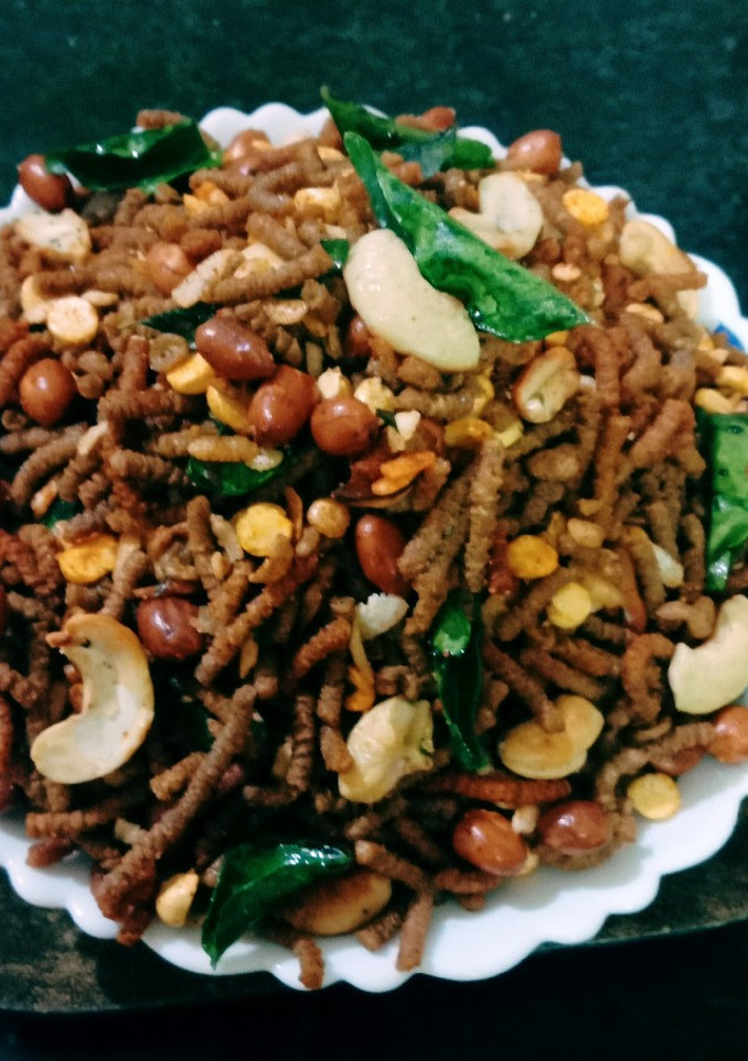 ராகி மிக்ச்சர்(ragi mixture recipe in tamil) செய்முறை முக்கிய புகைப்படம்