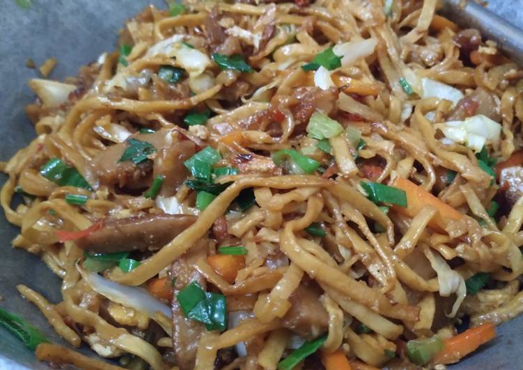 Cara Gampang Membuat Mie Goreng Pipih yang Bikin Ngiler