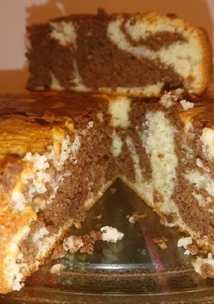 Una foto de Bizcochuelo Marmolado de Queso Crema