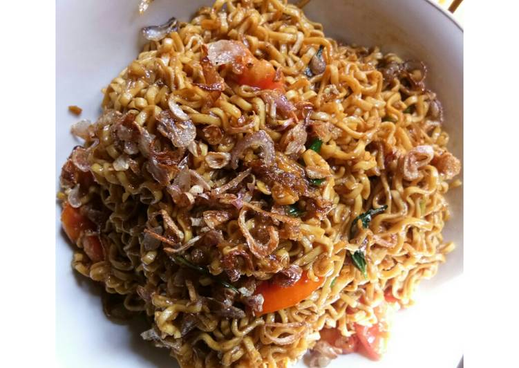 Cara Gampang Membuat Mie Goreng Tumis, Enak Banget