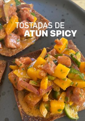 Una foto de Tostadas de atún spicy