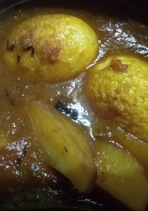 A picture of Egg curry.