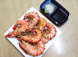 Hình của món Tôm sú hấp sả.