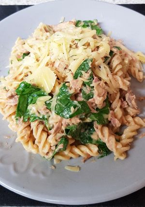 A picture of Tuna & Prawn Pasta with seafood sauce + Cheese. 🤗🤗🤗🤗.