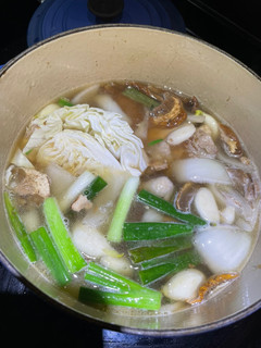 牛肝蕈菇雞石頭火鍋湯底 的食譜成品照片