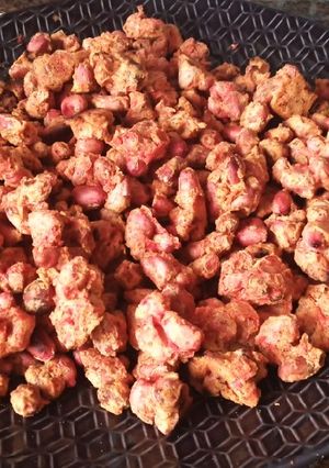 A picture of Spicy coated roasted peanuts.