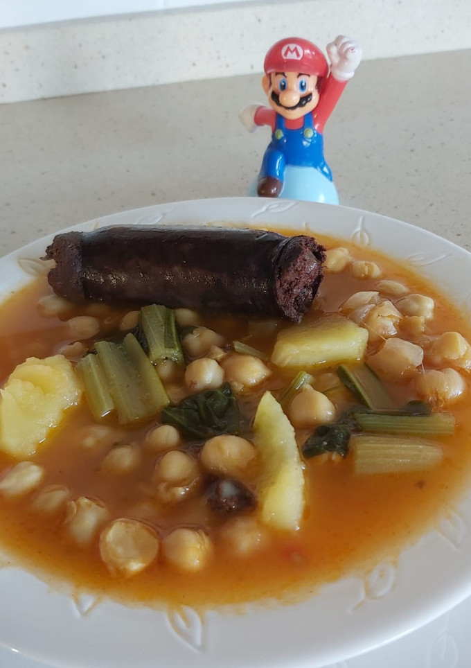 Una foto de Potaje andaluz con morcilla de Baza