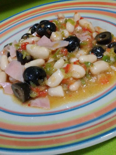 Una foto de Ensalada de alubias blancas