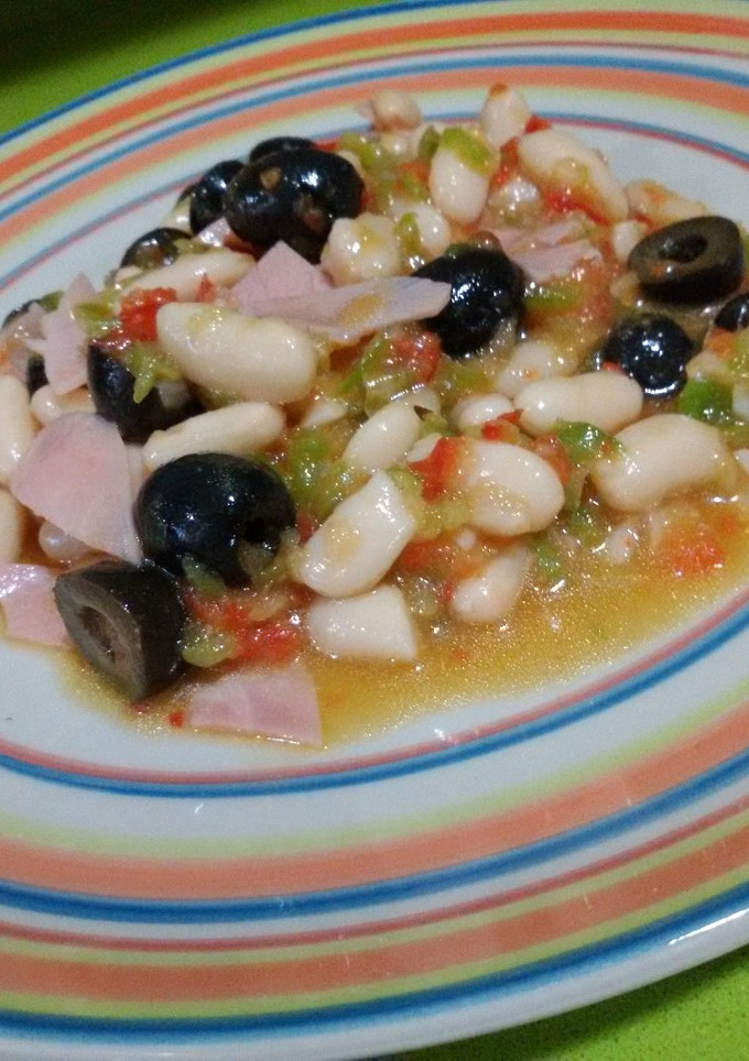 Una foto de Ensalada de alubias blancas