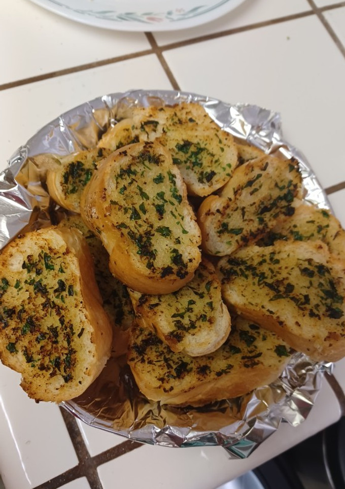 Una foto de Pan de ajo casero sin horno