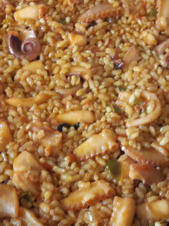 Una foto de Arroz integral con pulpo
