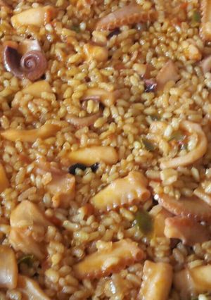 Una foto de Arroz integral con pulpo