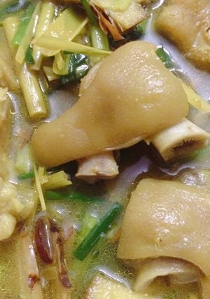 Hình của món Chân giò nấu giả cầy.