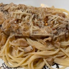 A picture of Creamy garlic chicken breasts.