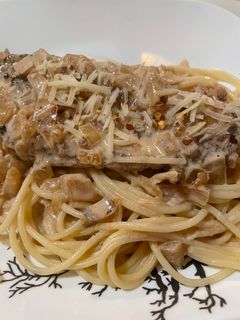 A picture of Creamy garlic chicken breasts.