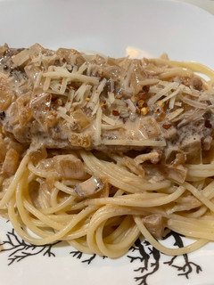 A picture of Creamy garlic chicken breasts.