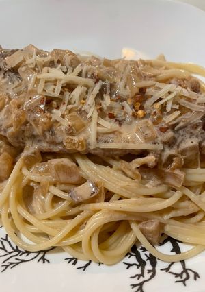 A picture of Creamy garlic chicken breasts.